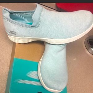 Skechers YOU Define Comfort Slip-On sneaker